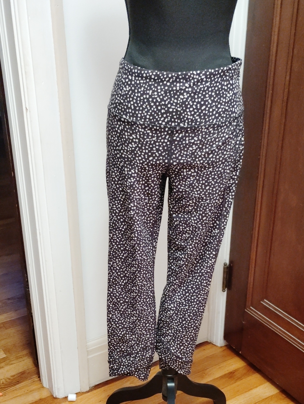 Women's Black & Off-White Printed Leggings